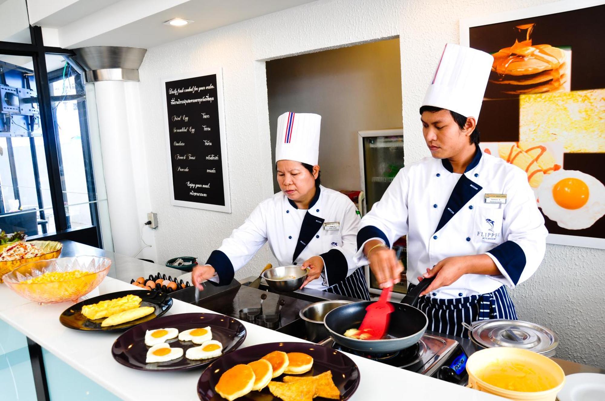 Flipper Lodge Hotel - Sha Extra Plus Pattaya Ngoại thất bức ảnh
