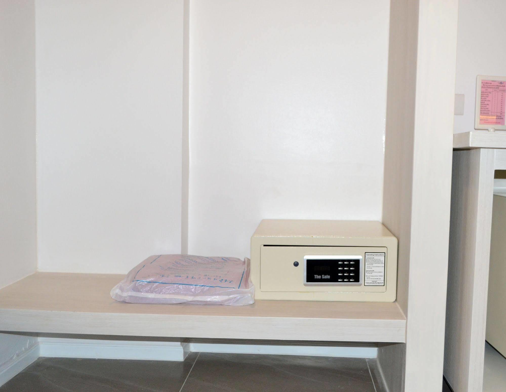 Flipper Lodge Hotel - Sha Extra Plus Pattaya Ngoại thất bức ảnh