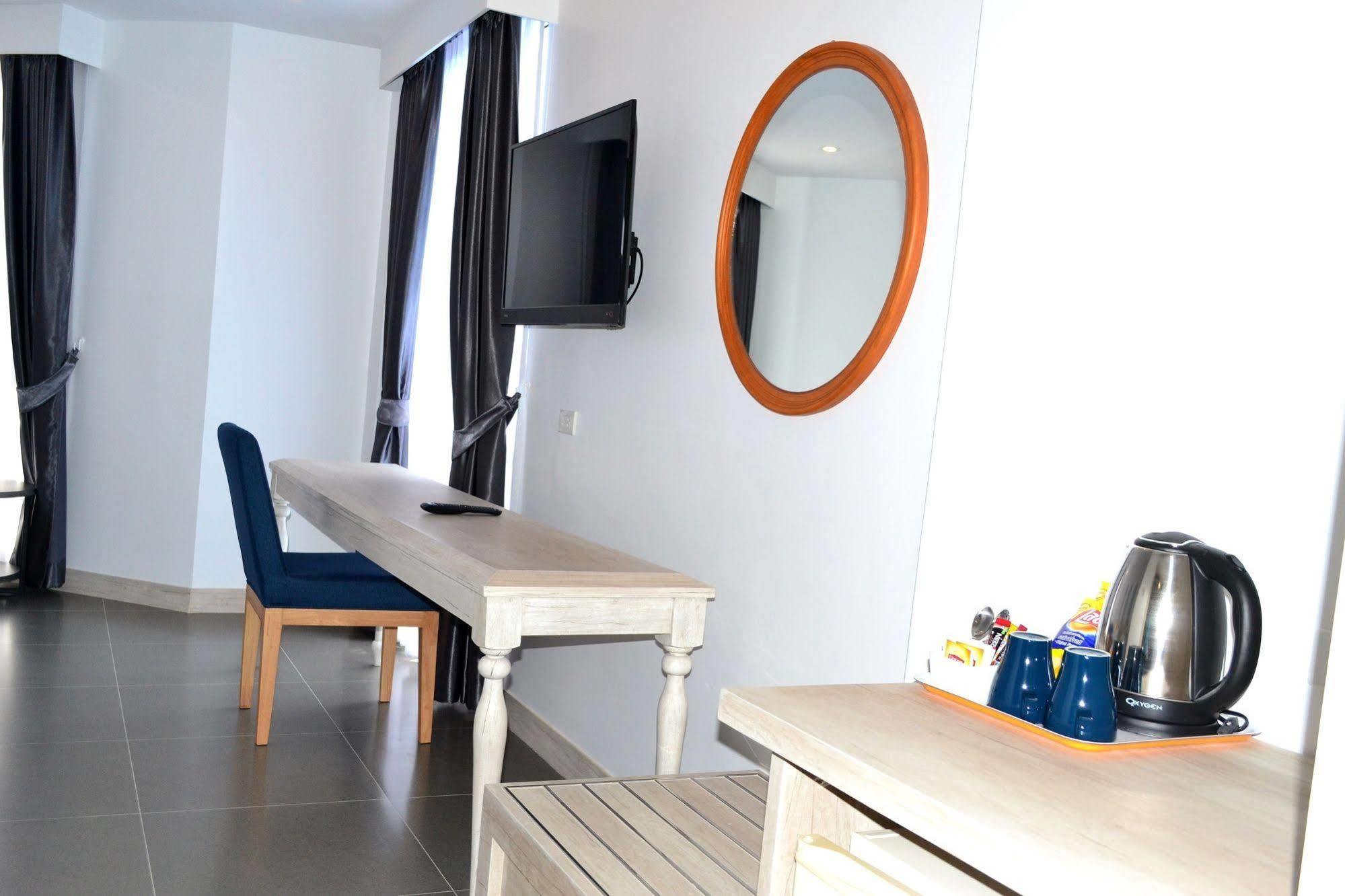 Flipper Lodge Hotel - Sha Extra Plus Pattaya Ngoại thất bức ảnh