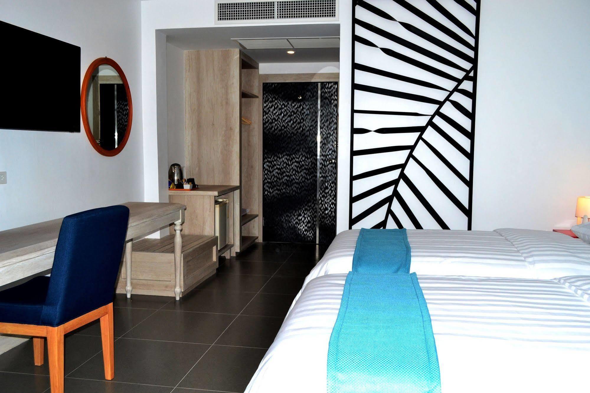 Flipper Lodge Hotel - Sha Extra Plus Pattaya Ngoại thất bức ảnh