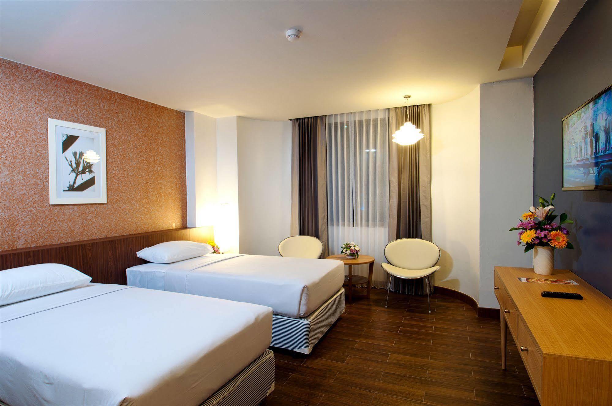 Flipper Lodge Hotel - Sha Extra Plus Pattaya Ngoại thất bức ảnh