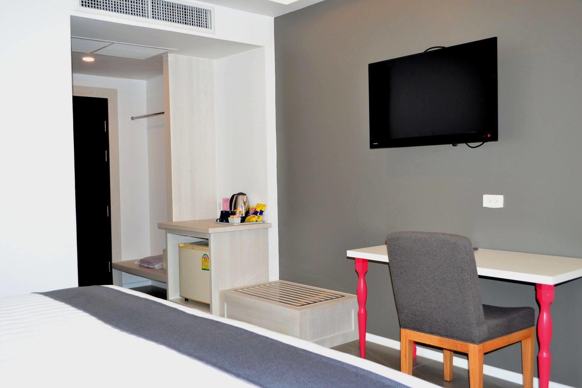 Flipper Lodge Hotel - Sha Extra Plus Pattaya Ngoại thất bức ảnh