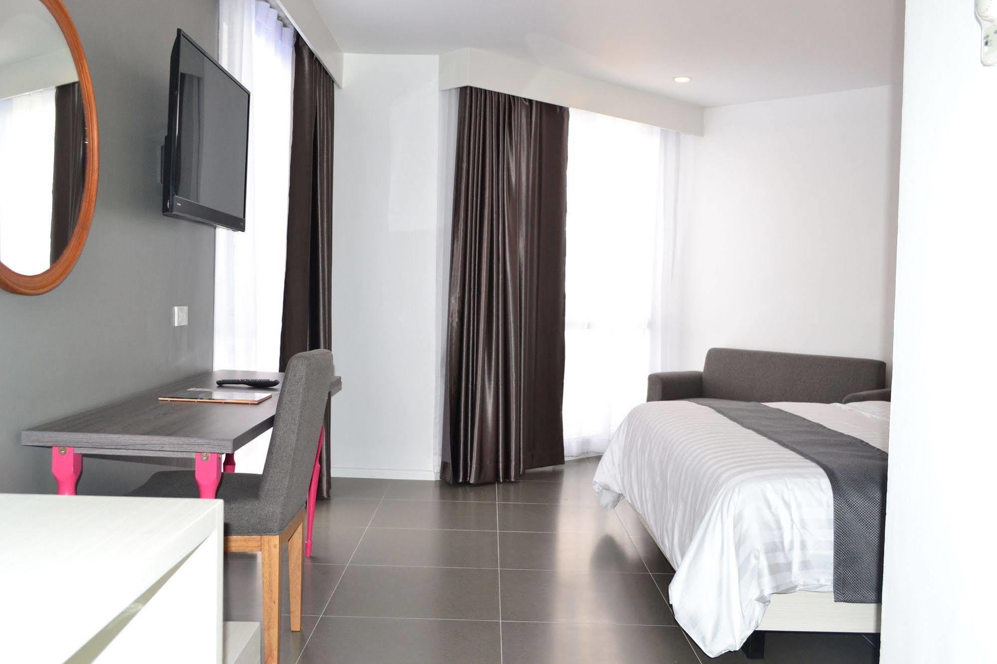 Flipper Lodge Hotel - Sha Extra Plus Pattaya Ngoại thất bức ảnh