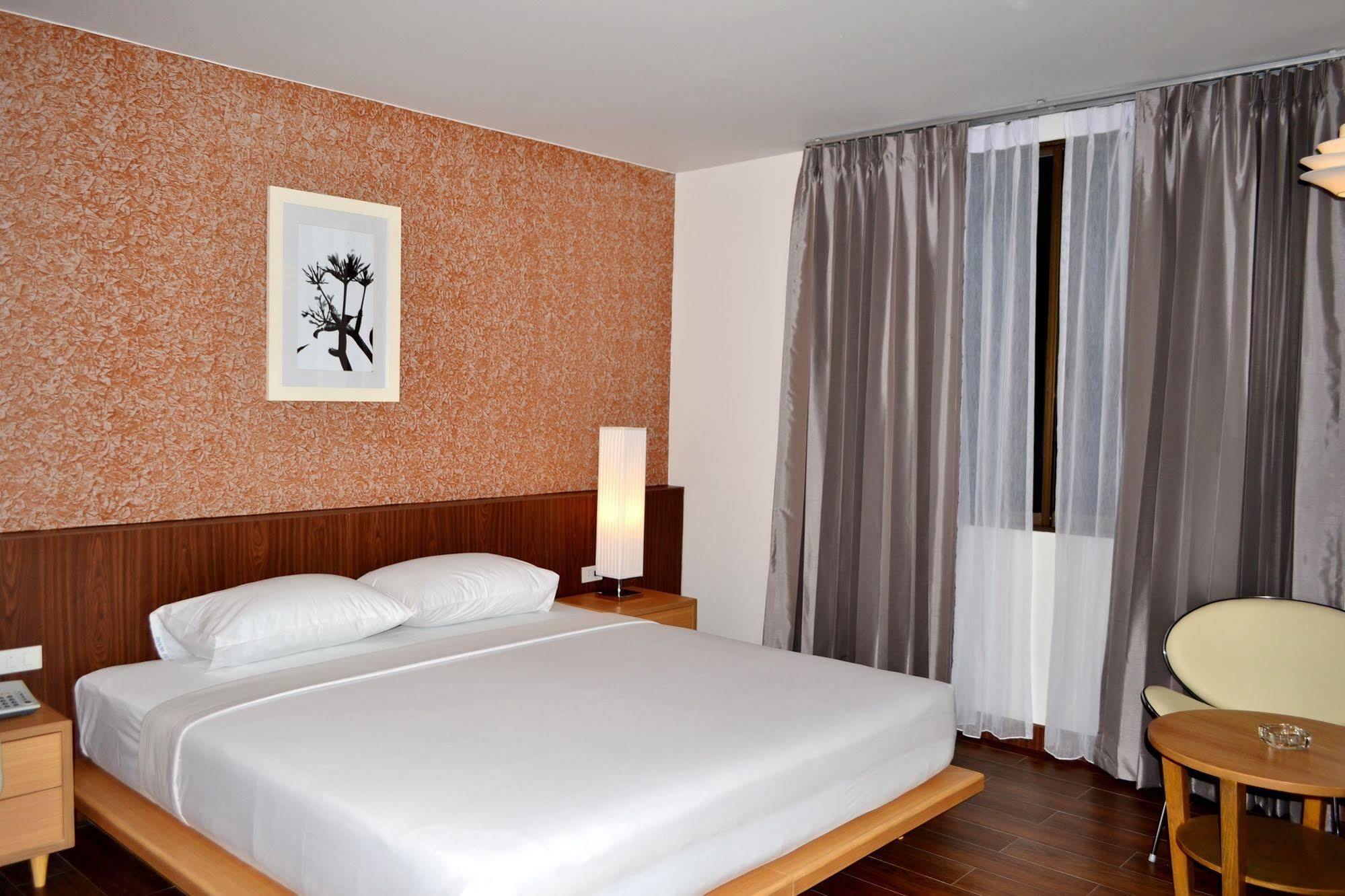 Flipper Lodge Hotel - Sha Extra Plus Pattaya Ngoại thất bức ảnh