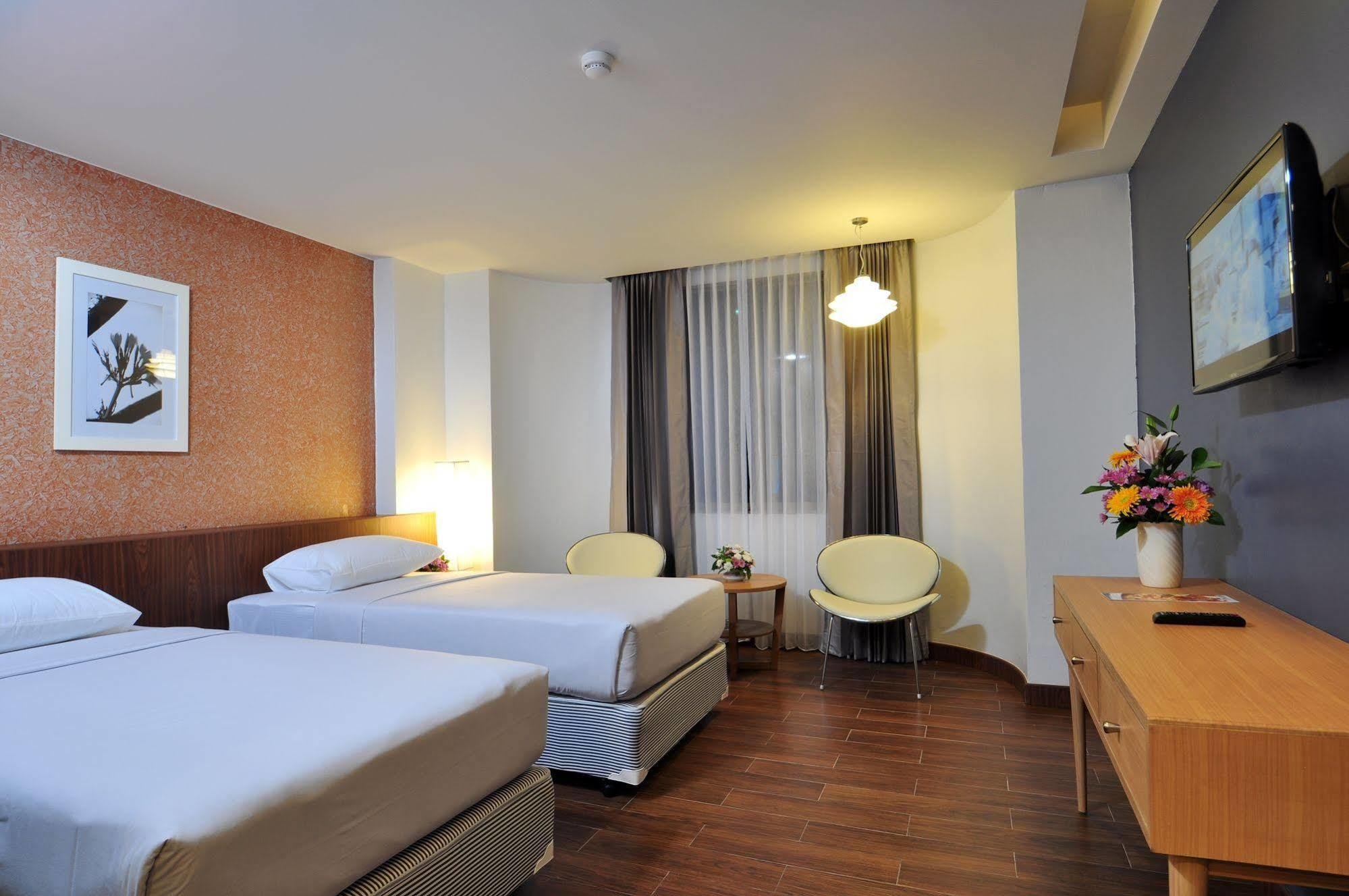 Flipper Lodge Hotel - Sha Extra Plus Pattaya Ngoại thất bức ảnh